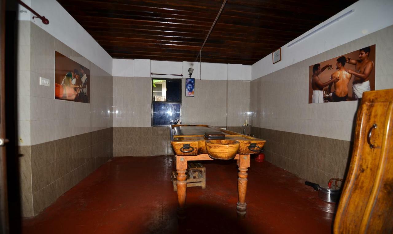 The Royal Heritage Hotel And Ayurvedic Center Тривандрум Экстерьер фото