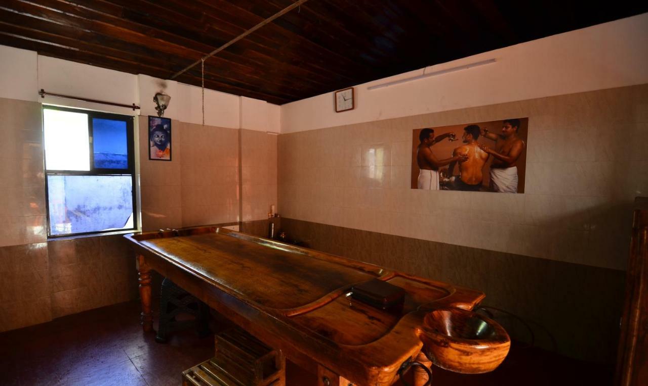 The Royal Heritage Hotel And Ayurvedic Center Тривандрум Экстерьер фото