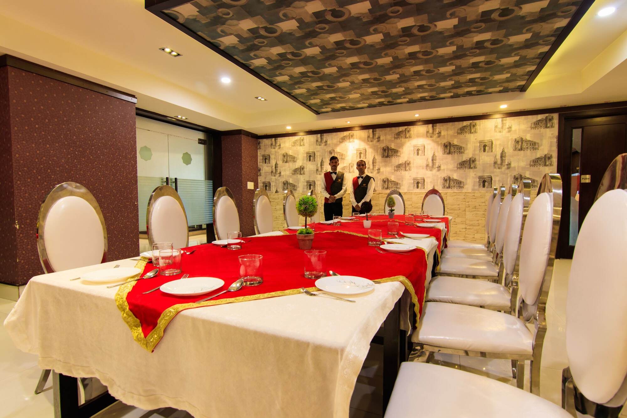 The Royal Heritage Hotel And Ayurvedic Center Тривандрум Экстерьер фото
